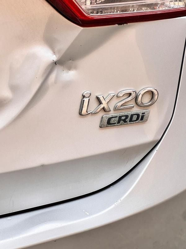 Grau Gebraucht 2013 Hyundai ix20 Van / Kleinbus | 3.999 € (Fairer Preis) - Bild 1/4