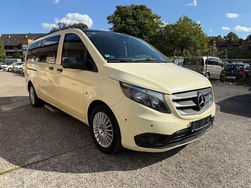 Schwarz Gebraucht 2019 Mercedes Vito Van / Kleinbus | 18.999 € (Fairer Preis) - Bild 1/4