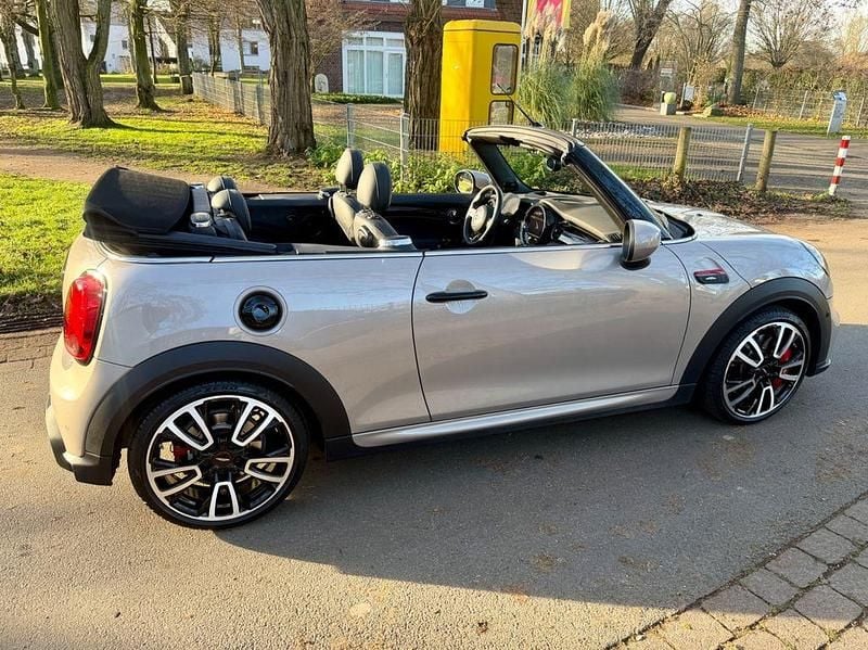 Grau Gebraucht 2022 Mini John Cooper Works Kleinwagen | 31.900 € (Fairer Preis) - Bild 1/4
