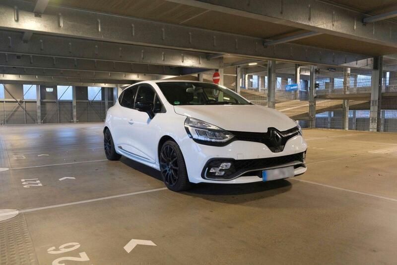 Weiß Gebraucht 2017 Renault Clio IV Trophy Kleinwagen | 14.000 € (Guter Preis) - Bild 1/4