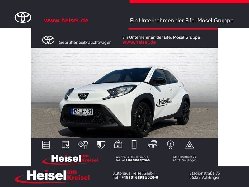 Weiß Gebraucht 2024 Toyota Aygo X-play Kleinwagen | 15.760 € (Fairer Preis) - Bild 1/4
