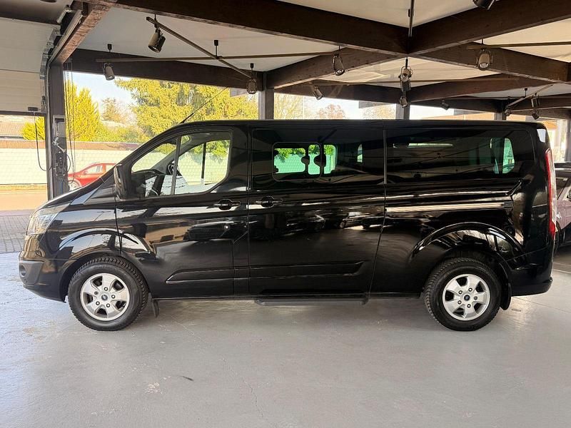 Gebraucht Ford Tourneo 131 PS (96 kW) 2016 Schwarz Van / Kleinbus