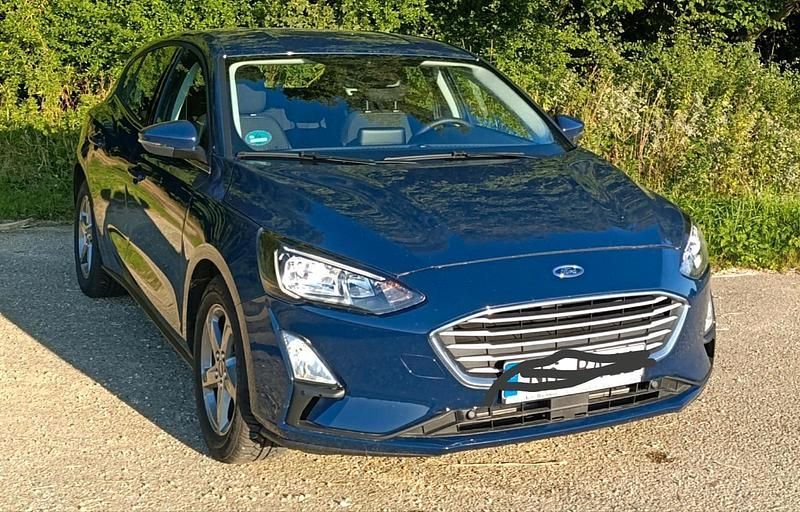 Blau Gebraucht 2020 Ford Focus Limousine | 13.800 € (Superpreis) - Bild 1/4