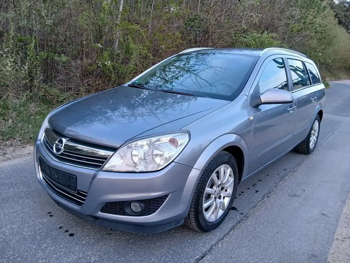 Gebraucht Opel Astra 116 PS (85 kW) 2008 Grau Kombi