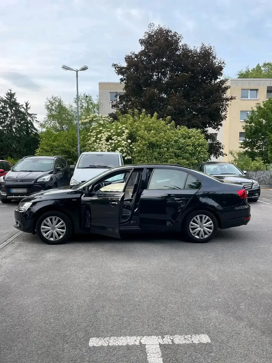 Gebraucht VW Jetta 121 PS (88 kW) 2013 Schwarz Limousine