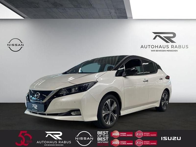 Pearl white pearleffekt/dach black met (metallic) Gebraucht 2021 Nissan Leaf N-Connecta Kleinwagen | 15.990 € (Fairer Preis) - Bild 1/4