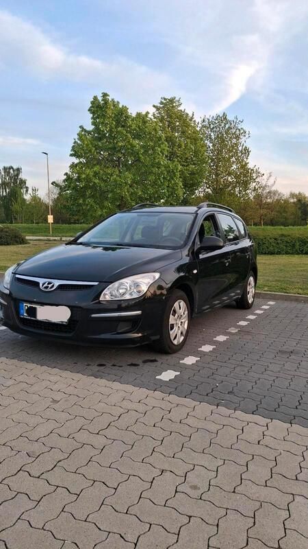 Schwarz Gebraucht 2009 Hyundai i30 Kombi | 3.500 € - Bild 1/4