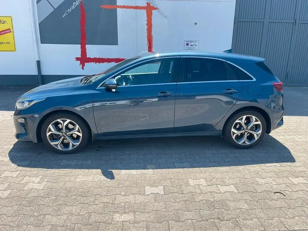 Gebraucht Kia Ceed Vision 160 PS (117 kW) 2021 Schwarz Kleinwagen