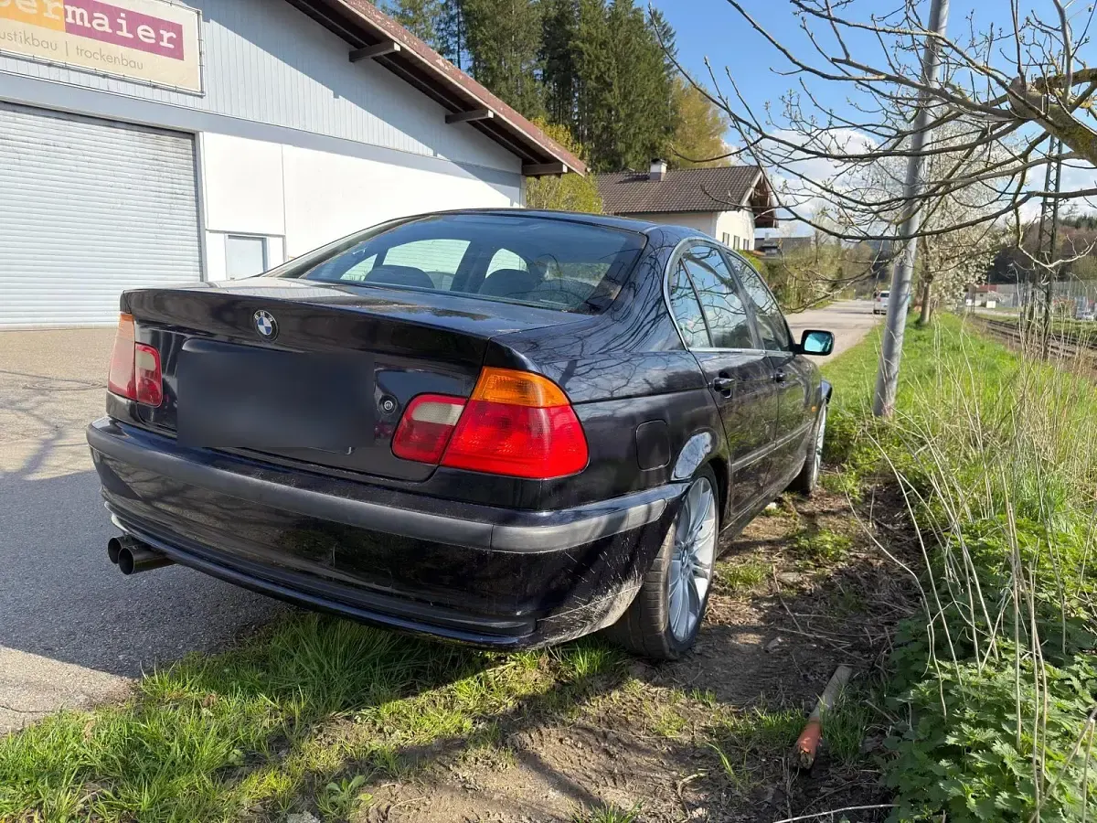 Gebraucht BMW 323 170 PS (125 kW) 1998 Blau Limousine