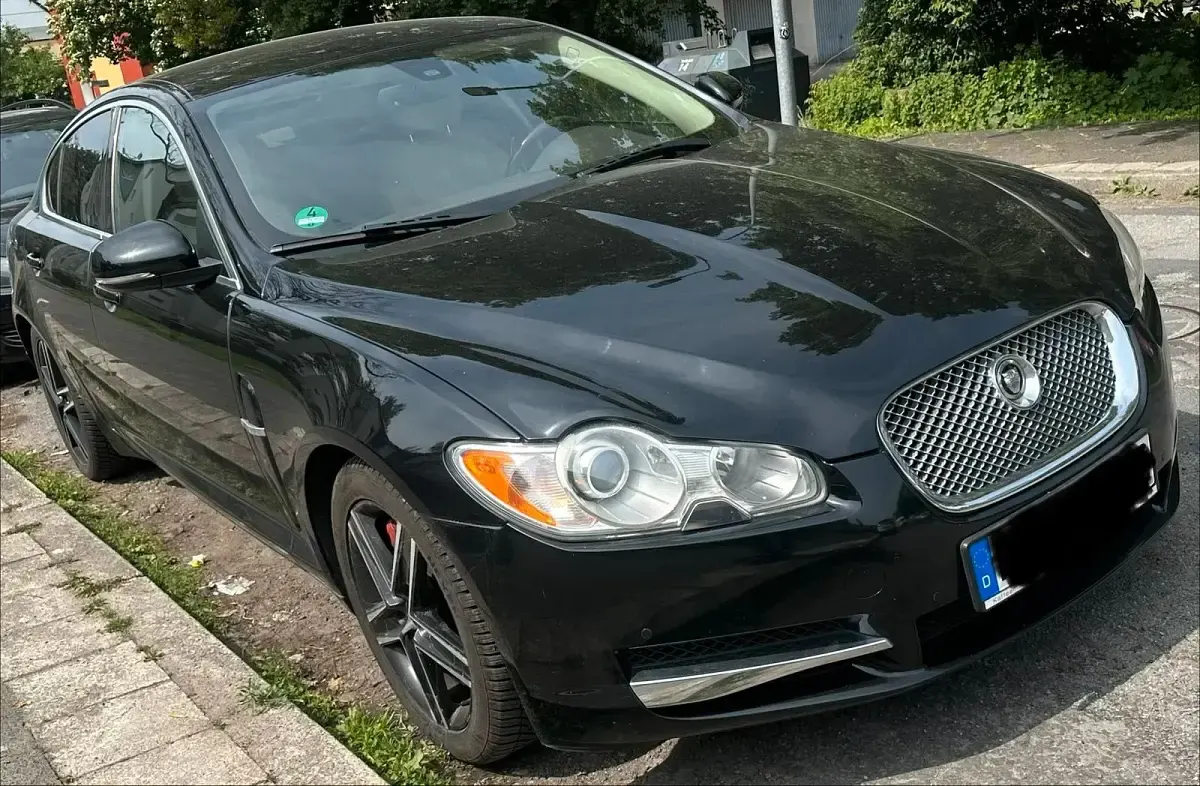 Używany Jaguar XF 211 KM (155 kW) 2011 Czarny Sedan/Limuzyna