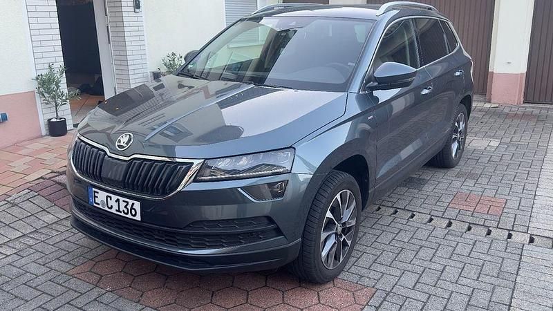 Schwarz Gebraucht 2020 Skoda Karoq Drive SUV | 22.999 € (Guter Preis) - Bild 1/4