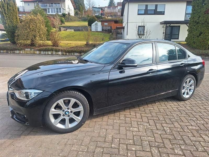 Gebraucht BMW 320 Advantage 190 PS (139 kW) 2018 Schwarz Limousine