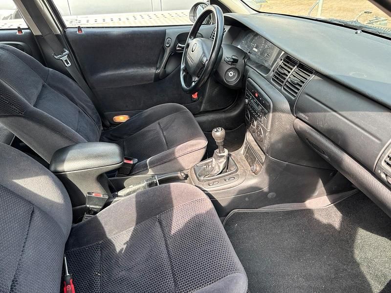 Begagnad Opel Vectra 100 HK (73 kW) 2001 Svart Sedan