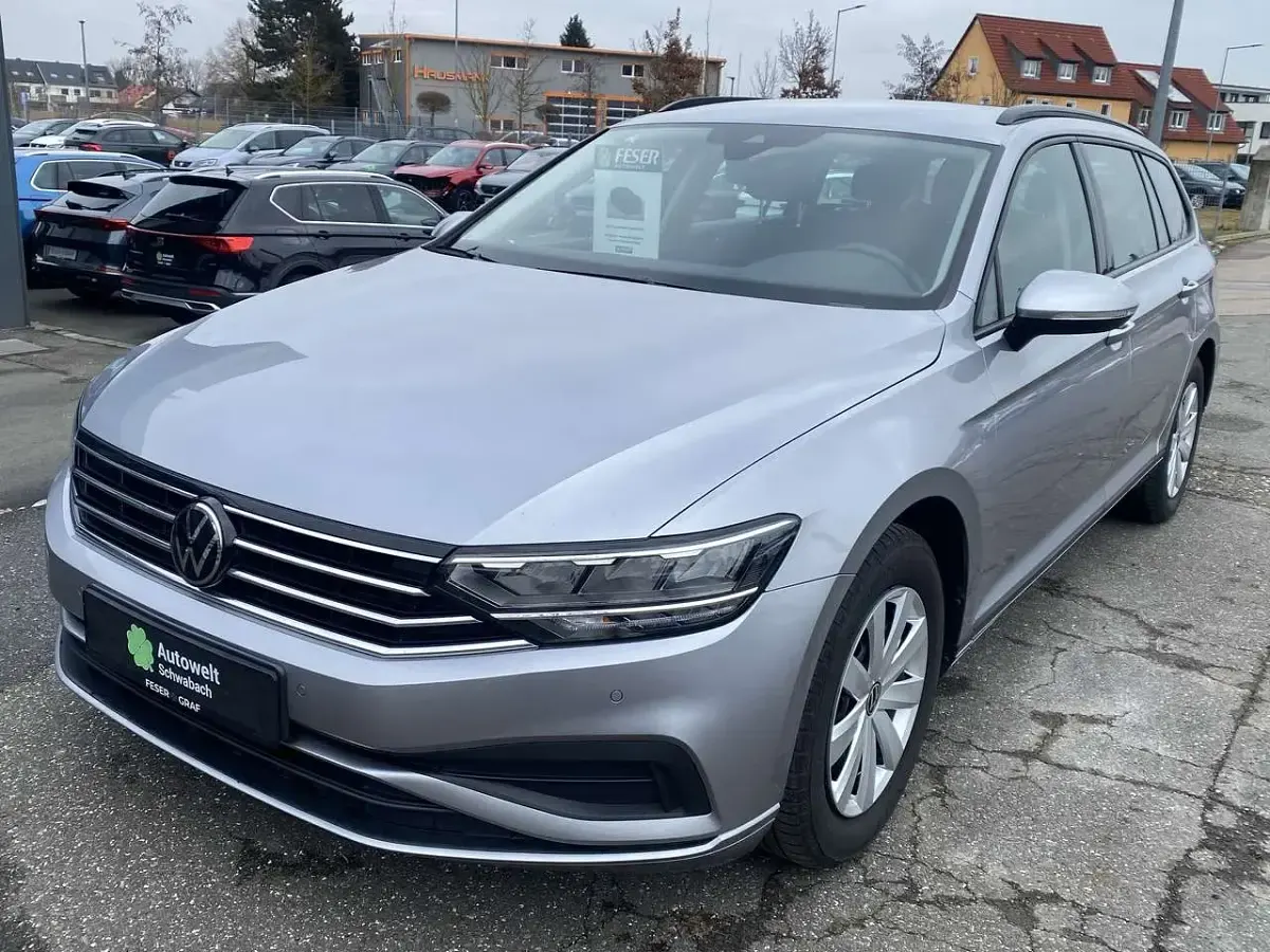 Gebraucht VW Passat 150 PS (110 kW) 2022 Pyrit silber metallic Kombi