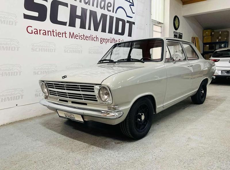 Schiefergrau Gebraucht 1972 Opel Kadett S Limousine | 22.900 € - Bild 1/4