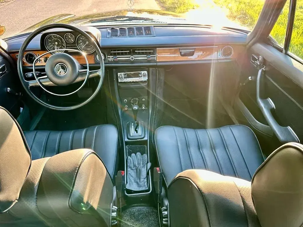 Gebraucht Mercedes E280 160 PS (117 kW) 1975 Schwarz Limousine