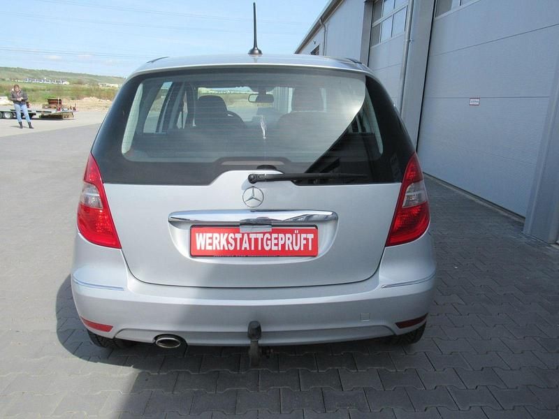 Gebraucht Mercedes A180 Elegance 109 PS (80 kW) 2010 Silber Van / Kleinbus