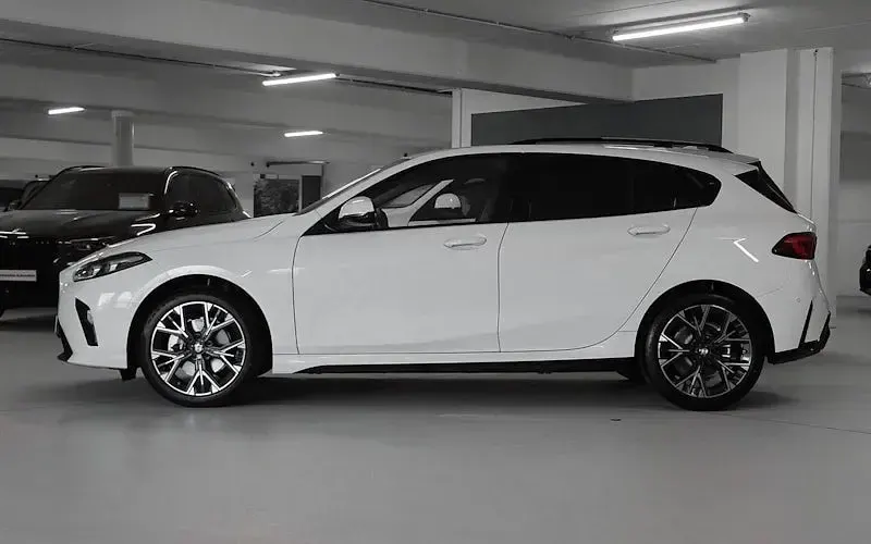 Neu BMW 120 Shadowline 170 PS (125 kW) 2025 Weiß Kleinwagen