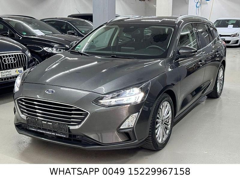 Grau Gebraucht 2020 Ford Focus Limousine | 14.700 € (Guter Preis) - Bild 1/4