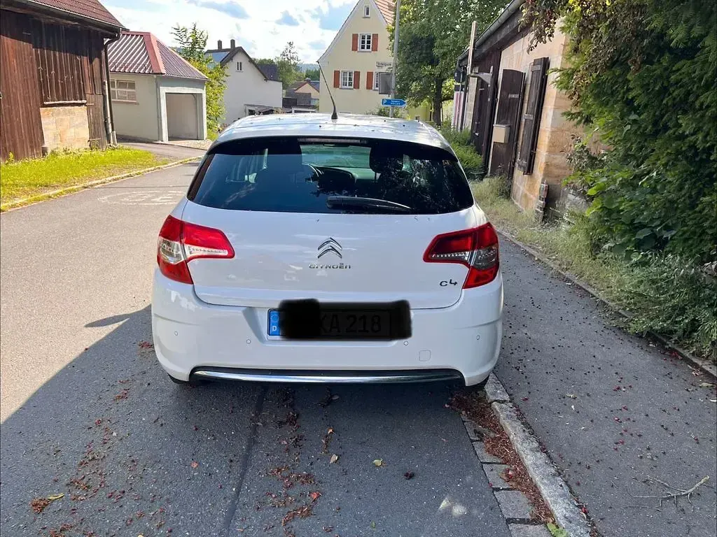 Gebraucht Citroën C4 PureTech 131 PS (96 kW) 2014 Weiß Limousine