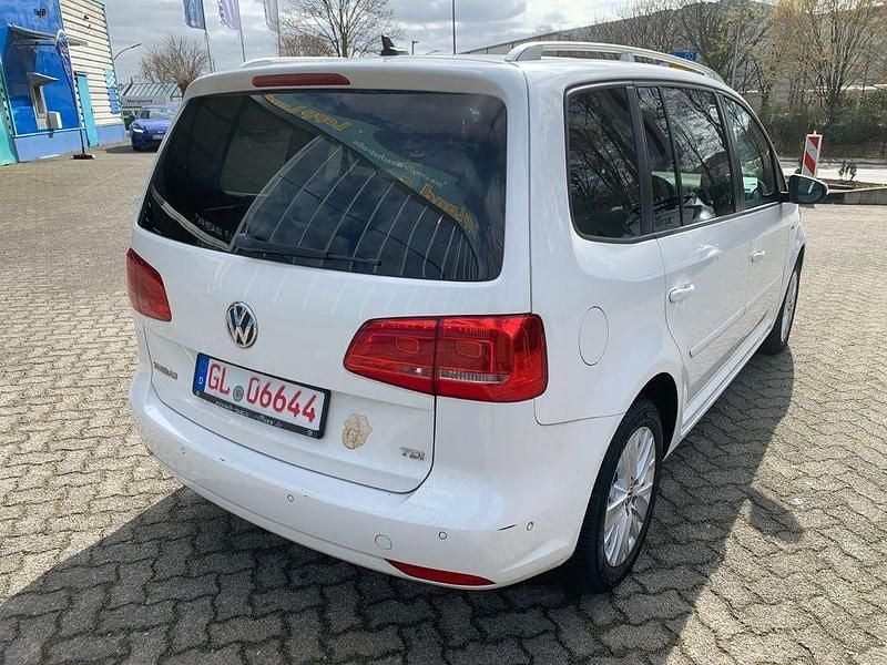 Gebraucht VW Touran Life 105 PS (77 kW) 2013 Weiß Van / Kleinbus