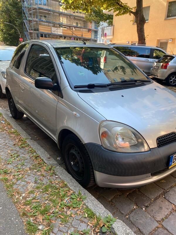 Silber Gebraucht 2002 Toyota Yaris Kleinwagen | 800 € (Fairer Preis) - Bild 1/4