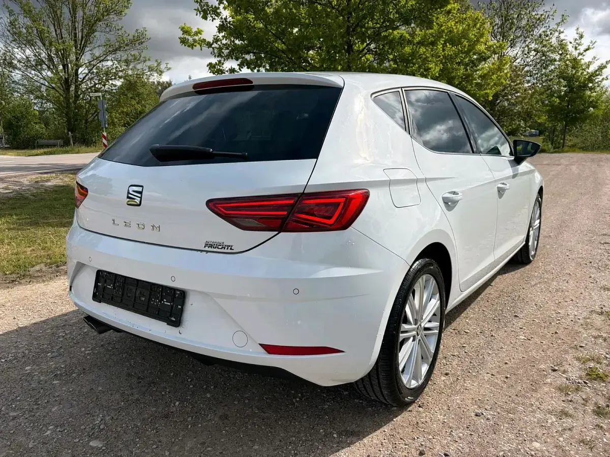 Używany Seat Leon 150 KM (110 kW) 2018 Biały Hatchback