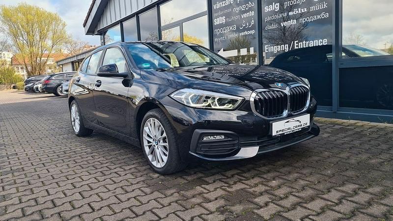 Gebraucht BMW 120 Advantage 190 PS (139 kW) 2023 Black sapphire metallic Kleinwagen