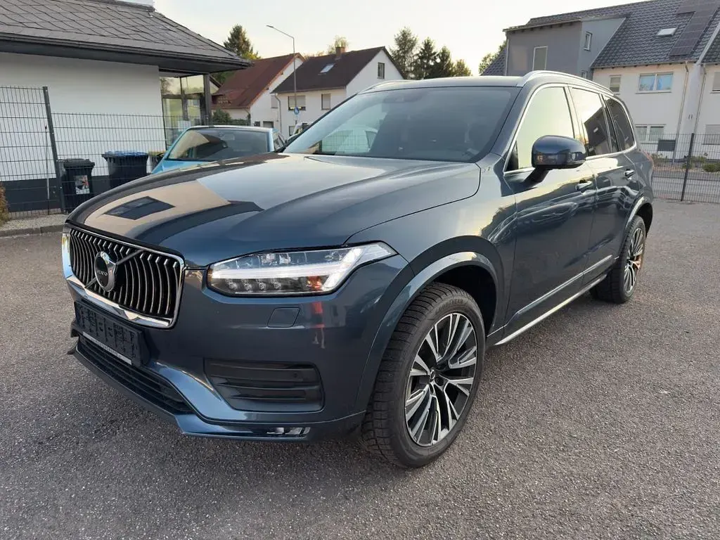 Gebraucht Volvo XC90 Momentum 235 PS (172 kW) 2022 Blau SUV