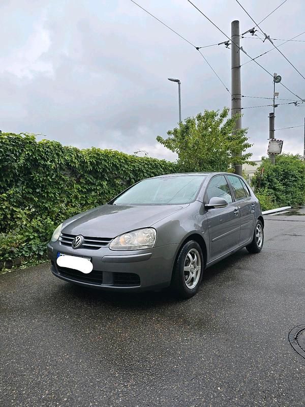 Grau Gebraucht 2005 VW Golf V Limousine | 2.700 € (Fairer Preis) - Bild 1/4