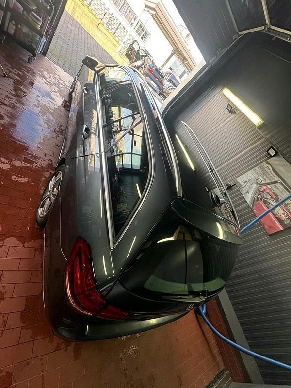 Gebraucht Mercedes E220 170 PS (125 kW) 2016 Blau Kombi