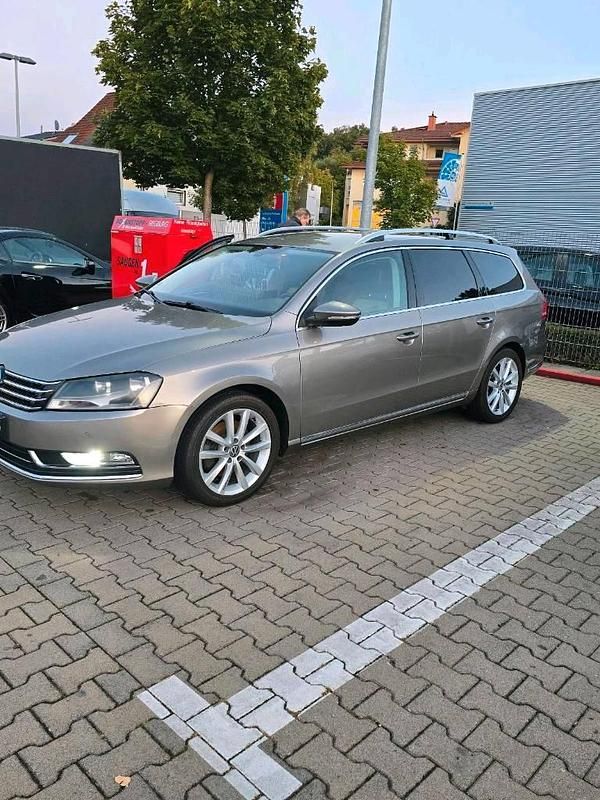 Usata VW Passat 140 CV (102 kW) 2012 Oro Station wagon