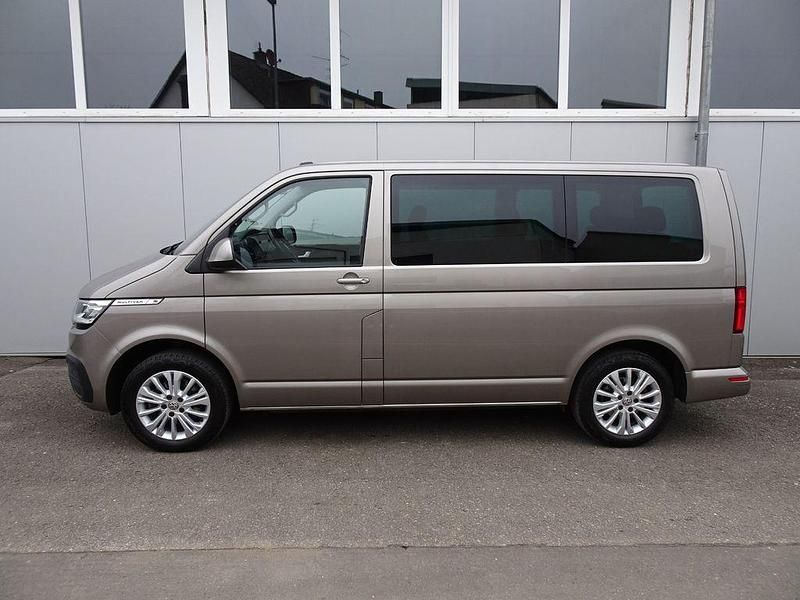 Gebraucht VW Multivan 150 PS (110 kW) 2021 Grau Van / Kleinbus
