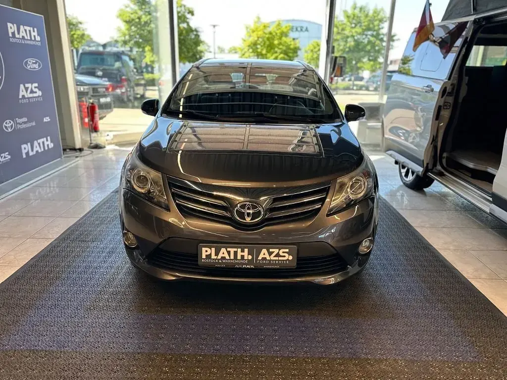 Gebraucht Toyota Avensis Life 150 PS (110 kW) 2012 Grau Kombi