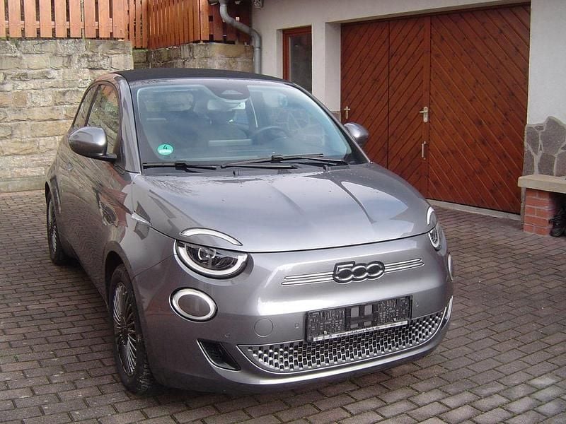 Colore esterno (mineral grau) Gebraucht 2021 Fiat 500e Icon Cabrio | 14.995 € (Superpreis) - Bild 1/4