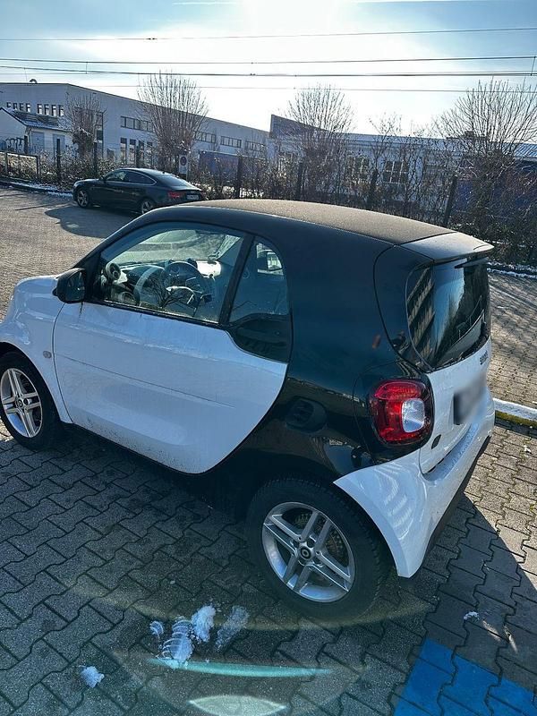 Gebraucht Smart ForTwo Coupé 60 kW (82 PS) 2022 Weiß Coupé