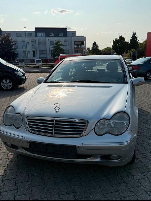 Silber Gebraucht 2001 Mercedes C220 Limousine | 2.000 € (Guter Preis) - Bild 1/4