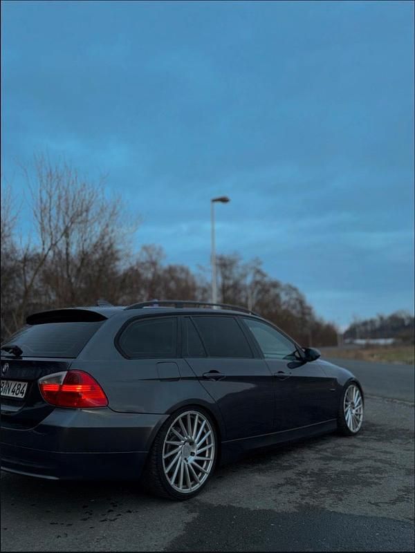 Gebraucht BMW 320 163 PS (119 kW) 2007 Grau Kombi