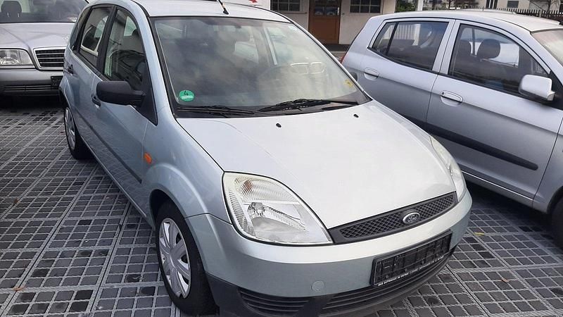Silber Gebraucht 2004 Ford Fiesta Kleinwagen | 1.790 € (Fairer Preis) - Bild 1/4