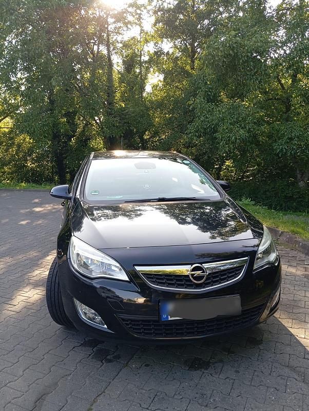 Gebraucht Opel Astra 116 PS (85 kW) 2010 Schwarz Limousine