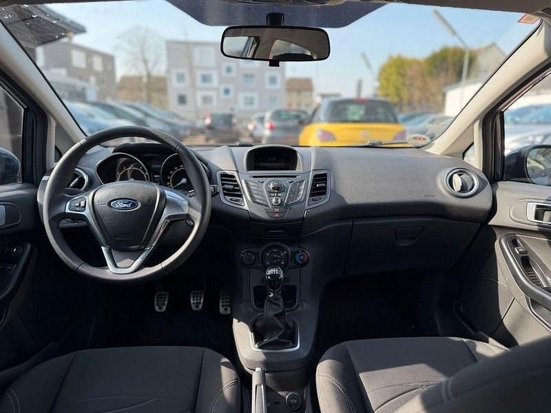 Gebraucht Ford Fiesta 60 PS (44 kW) 2013 Blau Kleinwagen