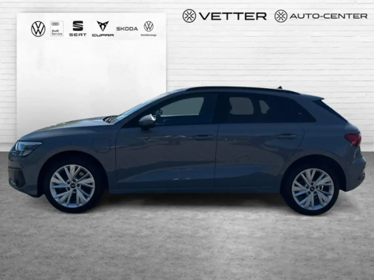 Gebraucht Audi A3 Sportback e-tron Design 204 PS (150 kW) 2022 Grau Kleinwagen