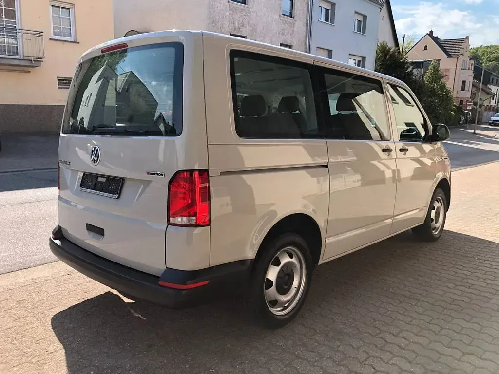 Gebraucht VW Caravelle 199 PS (146 kW) 2020 Grau Van