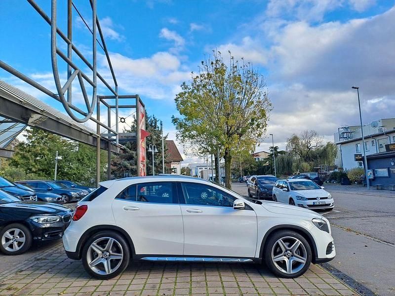 Gebraucht Mercedes GLA220 AMG line 170 PS (125 kW) 2018 Weiß SUV