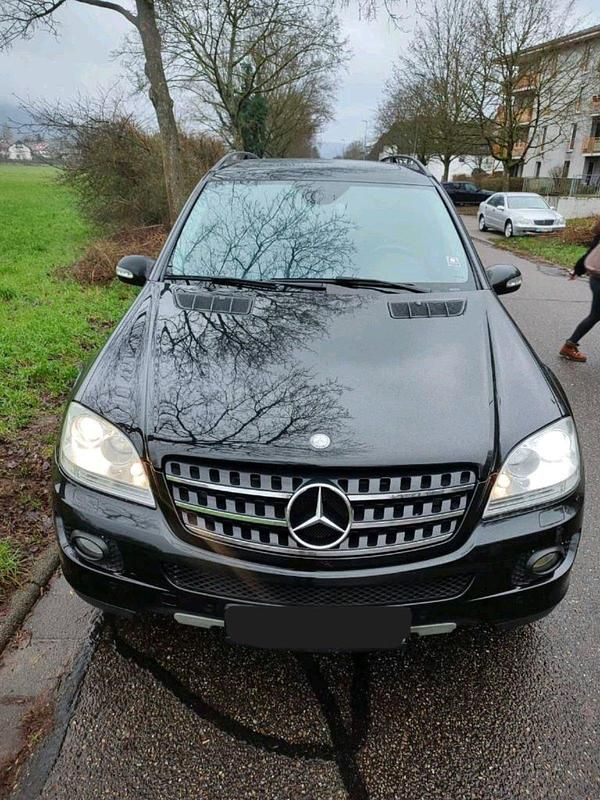 Gebraucht Mercedes ML320 224 PS (164 kW) 2007 Schwarz SUV