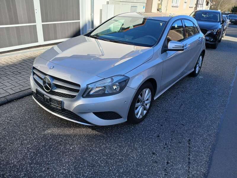Grau Gebraucht 2012 Mercedes A180 Kleinwagen | 8.550 € (Fairer Preis) - Bild 1/4