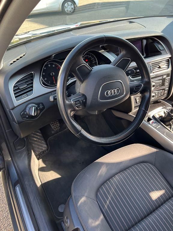 Gebraucht Audi A4 Ambiente 120 PS (88 kW) 2012 Grau Limousine