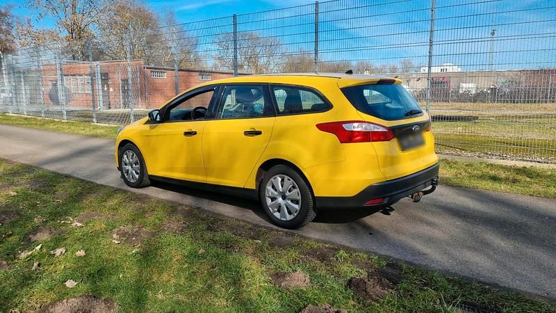 Gebraucht Ford Focus 120 PS (88 kW) 2012 Gelb Kombi