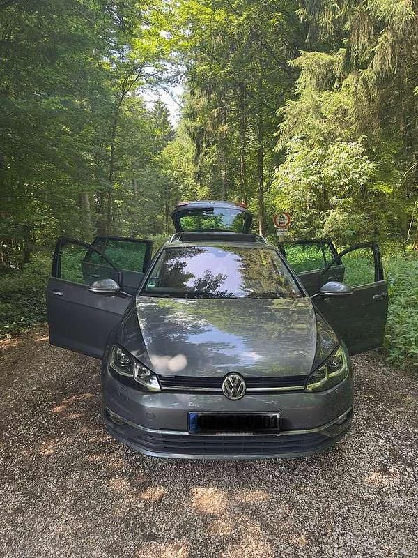 Grau Gebraucht 2019 VW Golf VII Highline Kombi | 20.000 € (Fairer Preis) - Bild 1/4