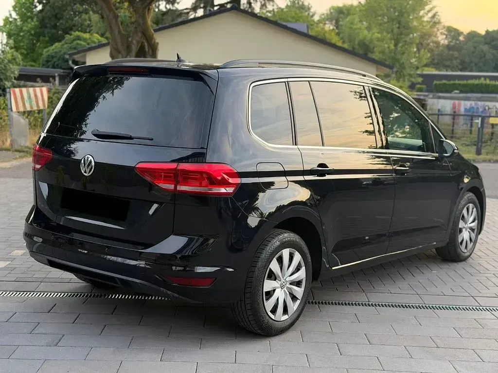 Gebraucht VW Touran Comfortline 150 PS (110 kW) 2017 Schwarz Van / Kleinbus